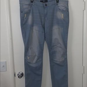 Hi, I am selling my brand new pair of nice jeans.
